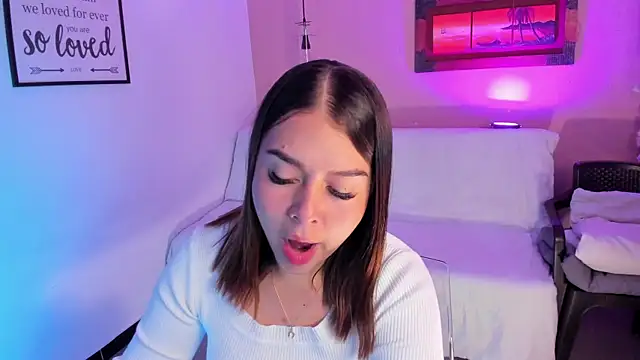 ArianaBaker online show from September 16, 2025, 12:28 pm