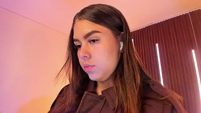 ArianaBaker online show from April 9, 2026, 12:32 pm