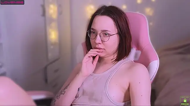 Snapshot of Airyhill chatting on January 19, 2026, 11:03 am Airyhill online show from January 19, 2026, 11:03 am