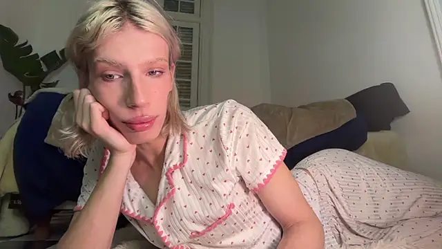 AliceSnowCatt online show from July 19, 2026, 1:26 pm