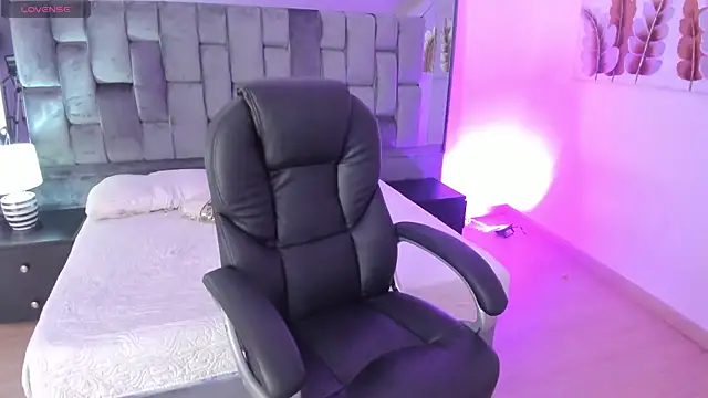 Chloe evans   online show from February 13, 2025, 7:10 pm