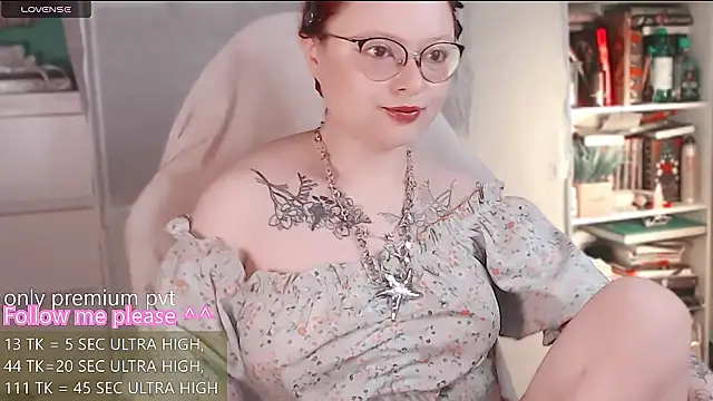 Snapshot of me__hanna chatting on May 7, 2026, 1:33 am me hanna online show from May 7, 2026, 1:33 am