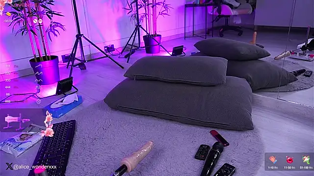 VanessaSimon online show from January 18, 2025, 9:24 am