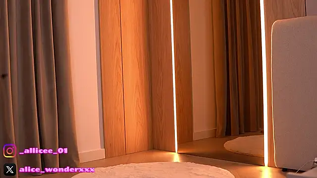 VanessaSimon online show from March 6, 2026, 6:10 am