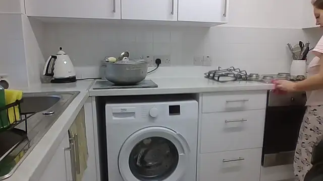 magical mia online show from February 16, 2025, 11:38 am