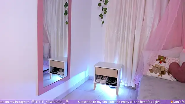 little kawaiigirl  online show from December 4, 2024, 7:17 am