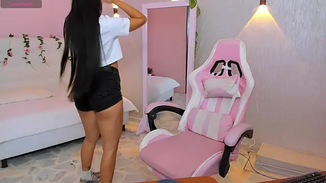 miagomezweb1 online show from January 17, 2025, 1:24 pm