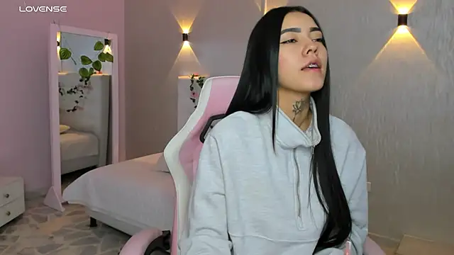 miagomezweb1 online show from March 8, 2025, 12:30 pm