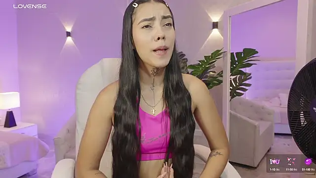 miagomezweb1 online show from September 19, 2025, 1:01 pm