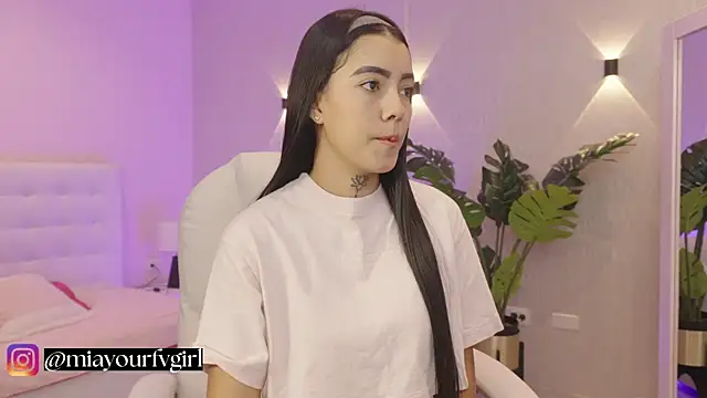 miagomezweb1 online show from September 30, 2025, 1:05 pm