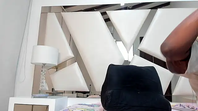 MonicaSchwartz online show from March 17, 2025, 4:43 pm