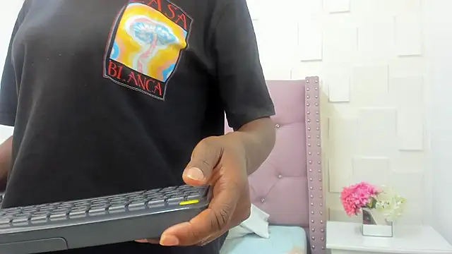 MonicaSchwartz online show from February 4, 2026, 8:36 pm