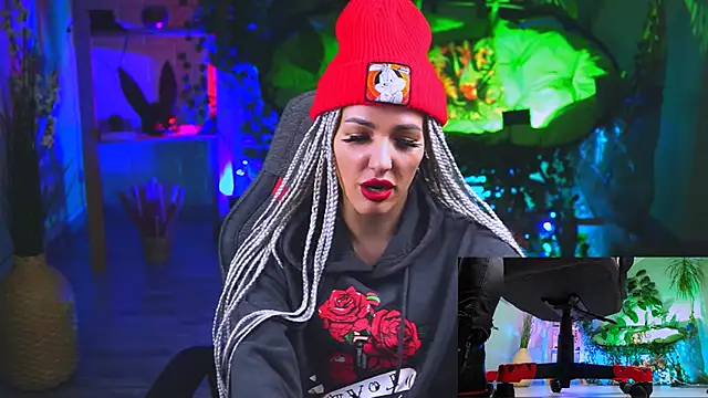 MonicaMaxwel online show from March 4, 2025, 12:01 pm