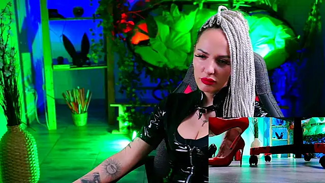 MonicaMaxwel online show from March 17, 2025, 2:45 pm