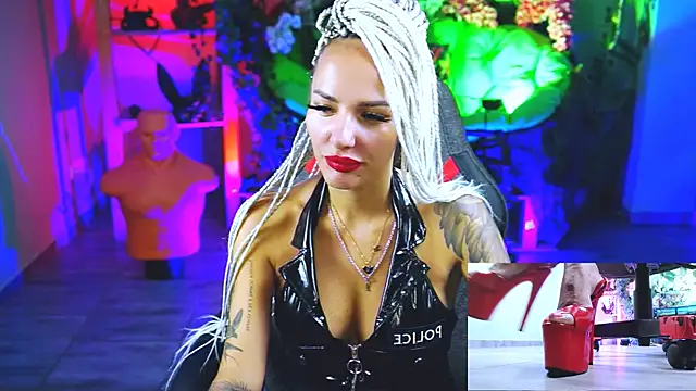 MonicaMaxwel online show from September 10, 2025, 11:10 am