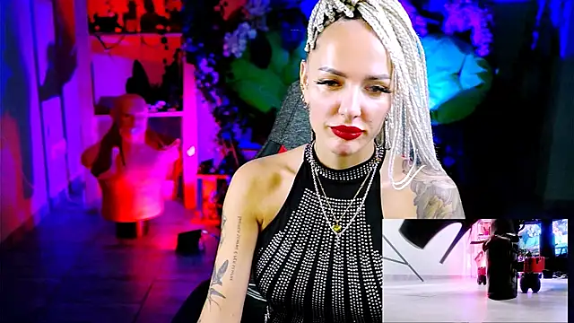 MonicaMaxwel online show from November 9, 2025, 11:08 am