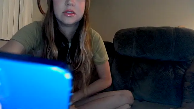 molly witha chance online show from November 29, 2025, 7:33 am