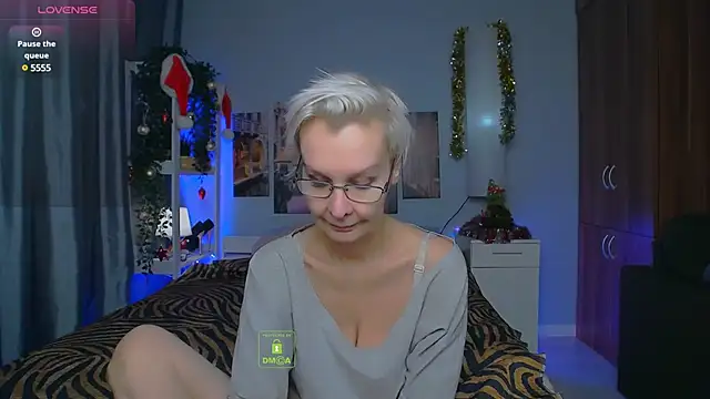 HelgaHimmell online show from December 22, 2024, 9:53 pm