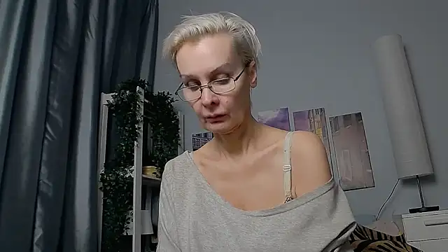 HelgaHimmell online show from January 21, 2025, 10:30 pm