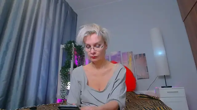 HelgaHimmell online show from February 15, 2025, 10:44 am