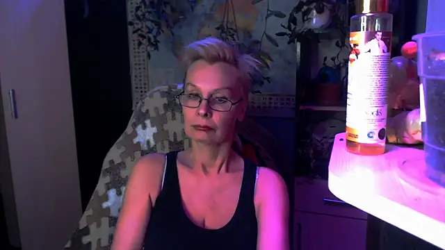 HelgaHimmell online show from April 14, 2026, 11:44 pm