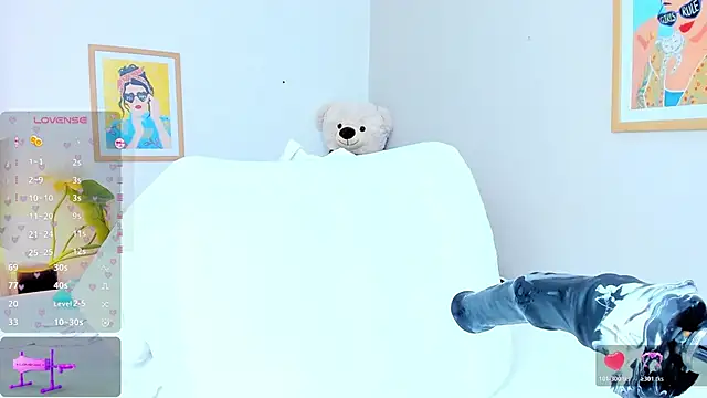 jasminnee  online show from April 21, 2026, 1:39 pm