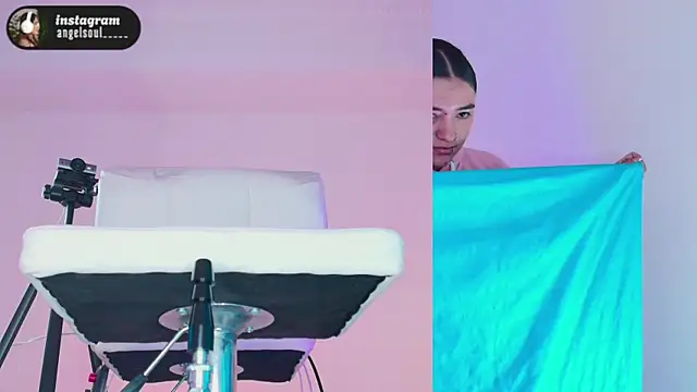 Angelst   online show from November 21, 2025, 7:51 am