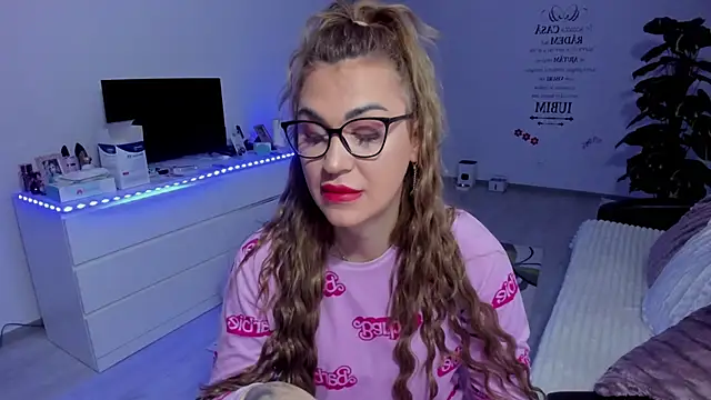 GlossyDiamondX online show from January 11, 2025, 5:20 am