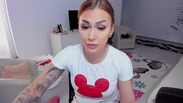 GlossyDiamondX online show from February 20, 2025, 2:02 pm