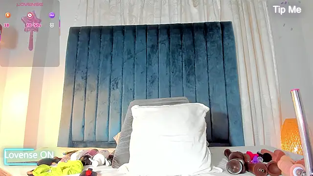 blondehorny69 online show from September 8, 2025, 7:24 pm