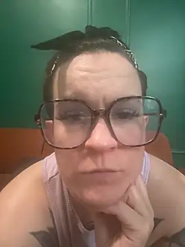 quinnmariexo online show from October 19, 2025, 9:59 pm