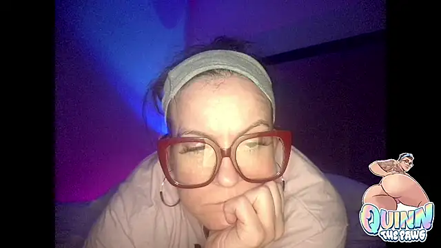 quinnmariexo online show from November 11, 2025, 4:34 am