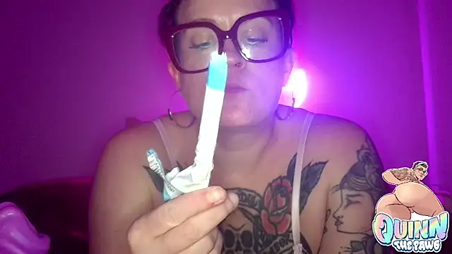 quinnmariexo online show from November 25, 2025, 4:56 am