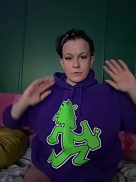 quinnmariexo online show from April 21, 2026, 2:26 am