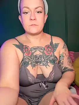quinnmariexo online show from June 3, 2026, 2:33 pm