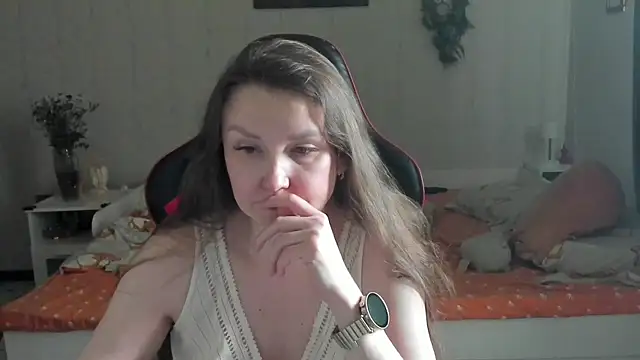 desperatehousewife   online show from July 13, 2026, 2:53 pm