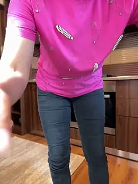 Hotmomcheckk  online show from February 26, 2025, 11:09 am