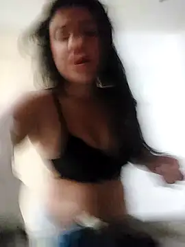 Sophie-hatter online show from March 17, 2025, 8:30 pm