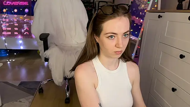 LinaWitch online show from December 13, 2024, 4:38 pm