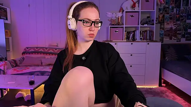 Snapshot of LinaWitch chatting on February 13, 2026, 1:51 pm LinaWitch online show from February 13, 2026, 1:51 pm