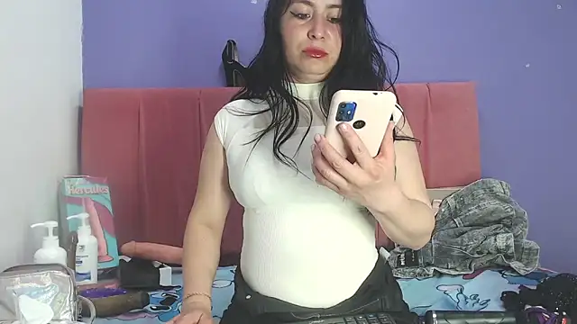 agathacorlincm101 online show from February 26, 2025, 12:05 am