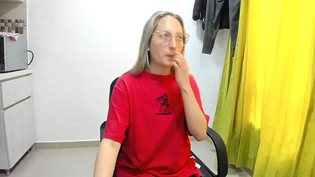 Adele johnsonn1 online show from December 18, 2024, 3:44 pm