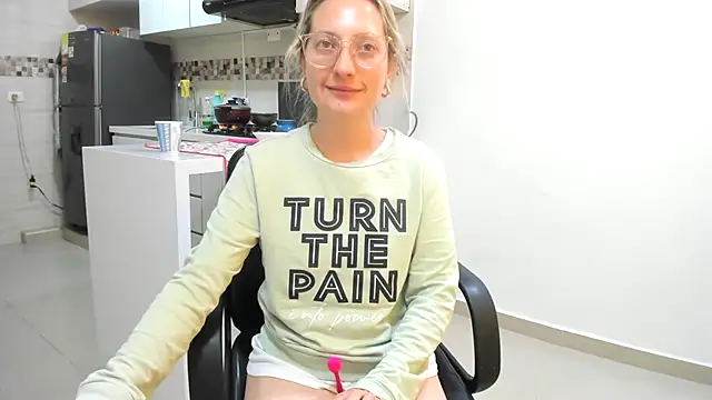 Adele johnsonn1 online show from February 6, 2025, 6:46 pm