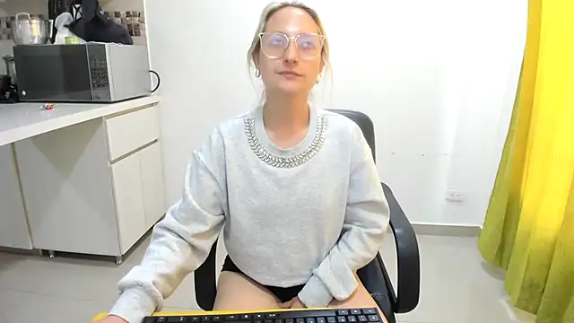 Adele johnsonn1 online show from March 13, 2025, 5:50 pm