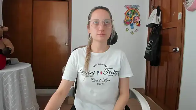 Adele johnsonn1 online show from June 12, 2026, 2:49 pm