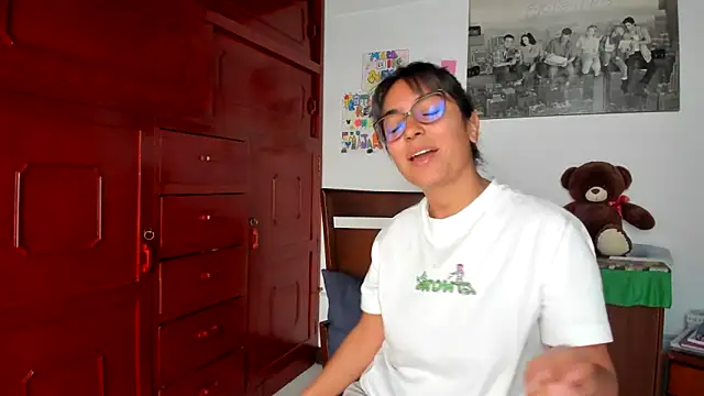 Isabellaa22 1 online show from December 3, 2024, 3:33 pm