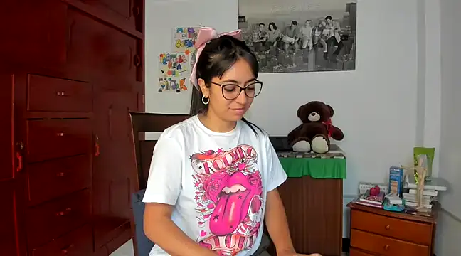 Isabellaa22 1 online show from December 23, 2024, 1:45 pm