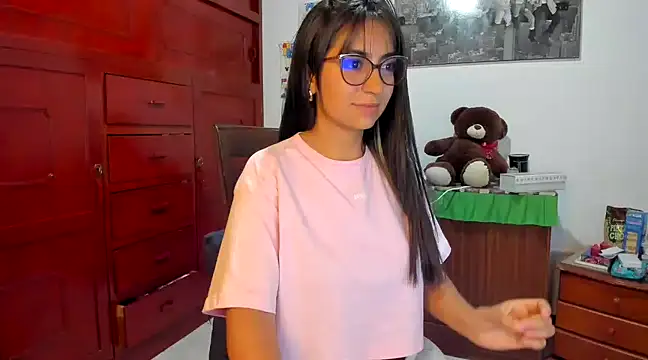 Isabellaa22 1 online show from January 12, 2025, 4:00 am