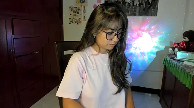 Isabellaa22 1 online show from February 6, 2025, 12:43 am