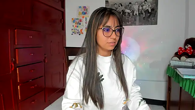 Isabellaa22 1 online show from February 11, 2025, 2:57 pm